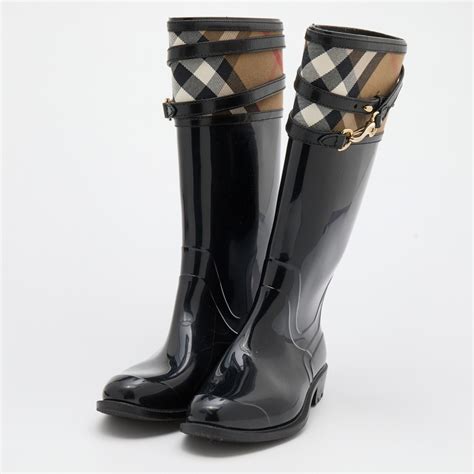 how do burberry rain boots fit|burberry rain boots for women's.